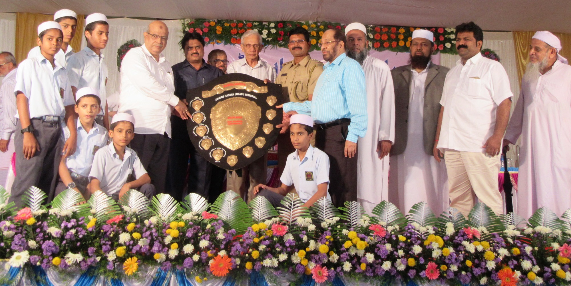 ಇಸ್ಲಾಮಿಯಾ ಆಂಗ್ಲೋ ಉರ್ದು ಪ್ರೌಢಶಾಲೆಗೆ ಬೆಸ್ಟ್ ಸ್ಕೂಲ್ ರೋಲಿಂಗ್ ಶೀಲ್ಡ್